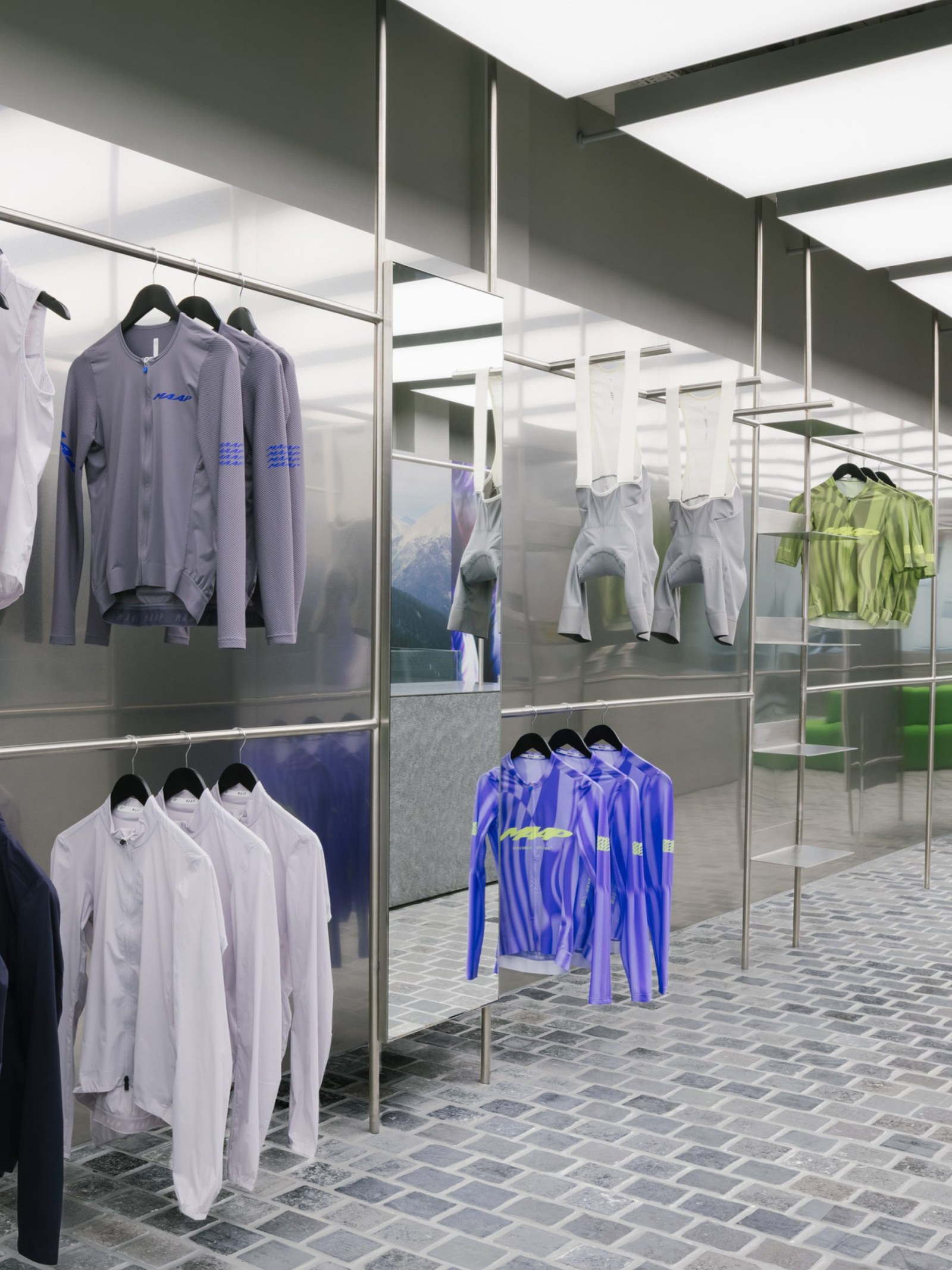 MAAP LaB concept store rails.