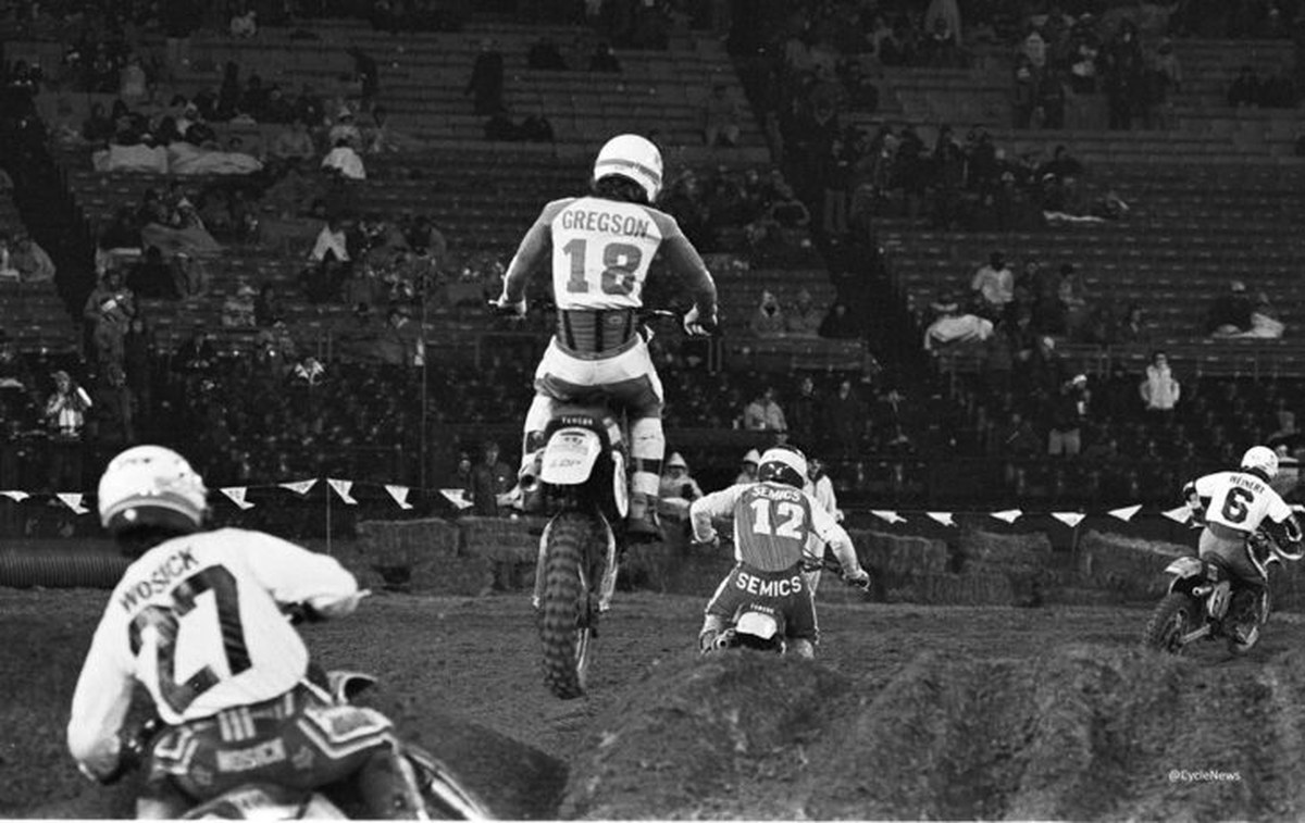 Throwback Thursday: Mark Gregson Atlanta Supercross'ta 1980'de zıplarken yakalandı
