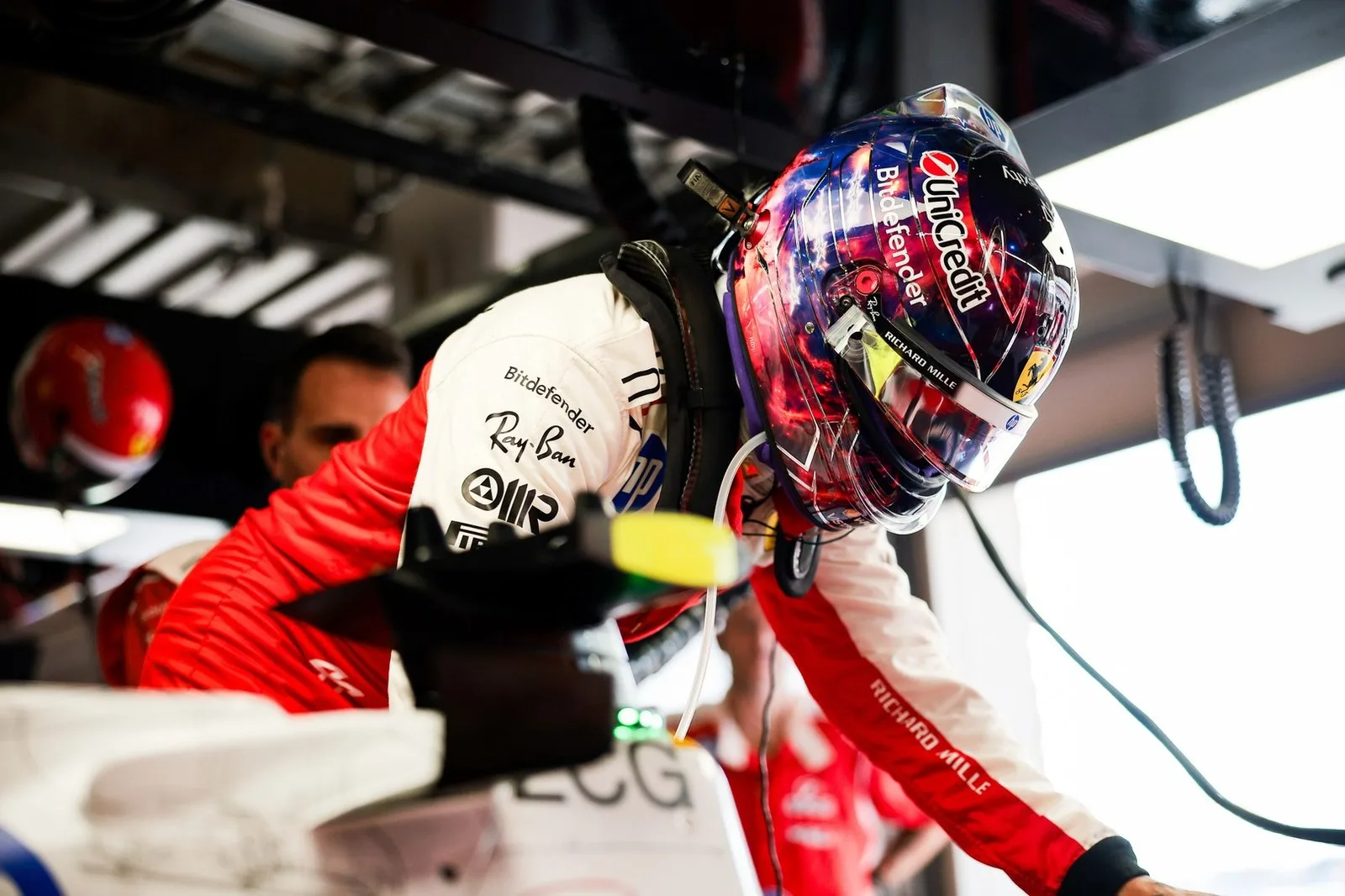 Hamilton: Altüst olma krizinin kaynağı Ferrari'nin kurulum hatasıydı