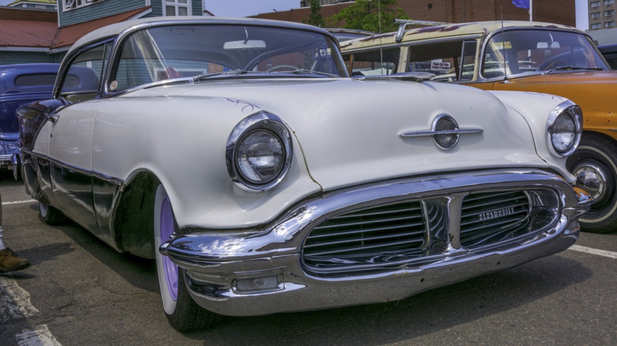 Oldsmobile 88 Holiday two-door hardtop