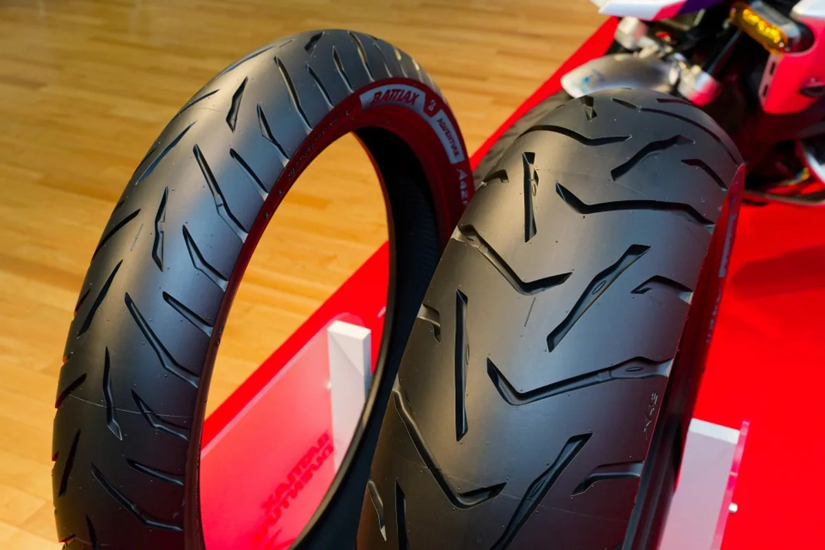 ブリヂストン、2輪車用タイヤ新商品「バトラックス アドベンチャー A42」を発表:アドベンチャーバイクに高い耐摩耗性とグリップ性能を提供
