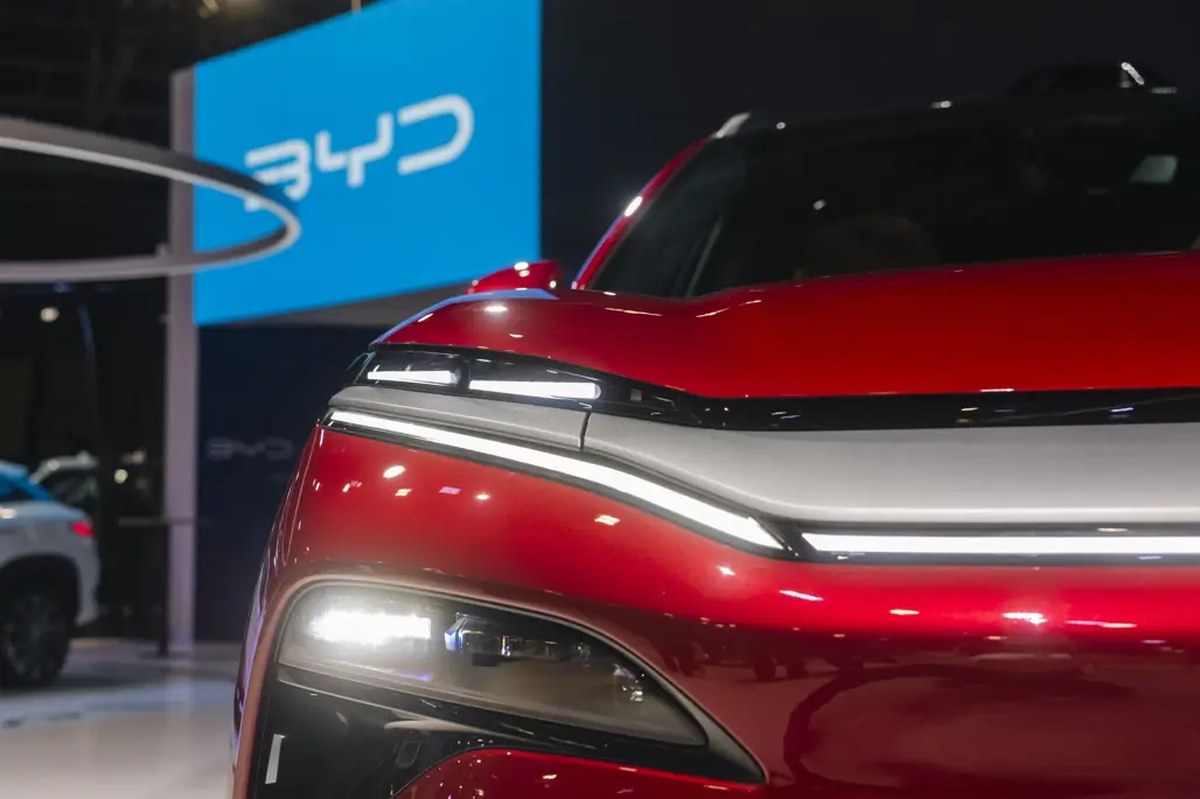 BYD Atto 8: Yedi koltuklu büyük elektrikli SUV, 9 dakikada şarj vaadiyle Avrupa'ya geliyor