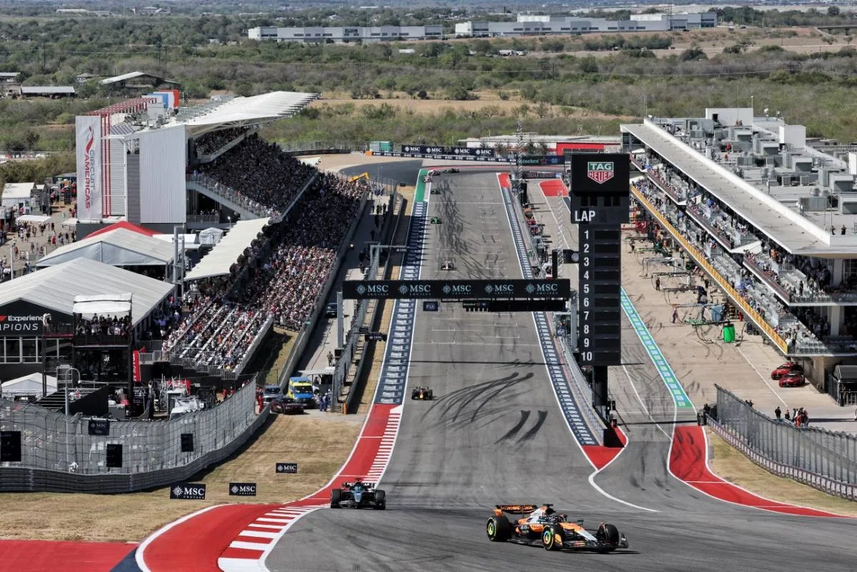 McLaren Austin'de Zararlı Bahis Yapıyor, Ancak "Sihir" Beklenmiyor