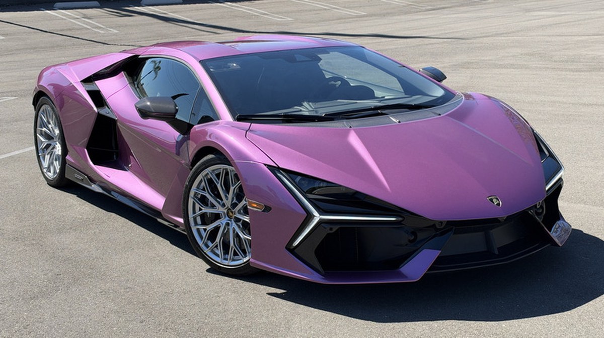 The Optional Carbon Fiber On This Lamborghini Revuelto Costs More Than The Average New Car