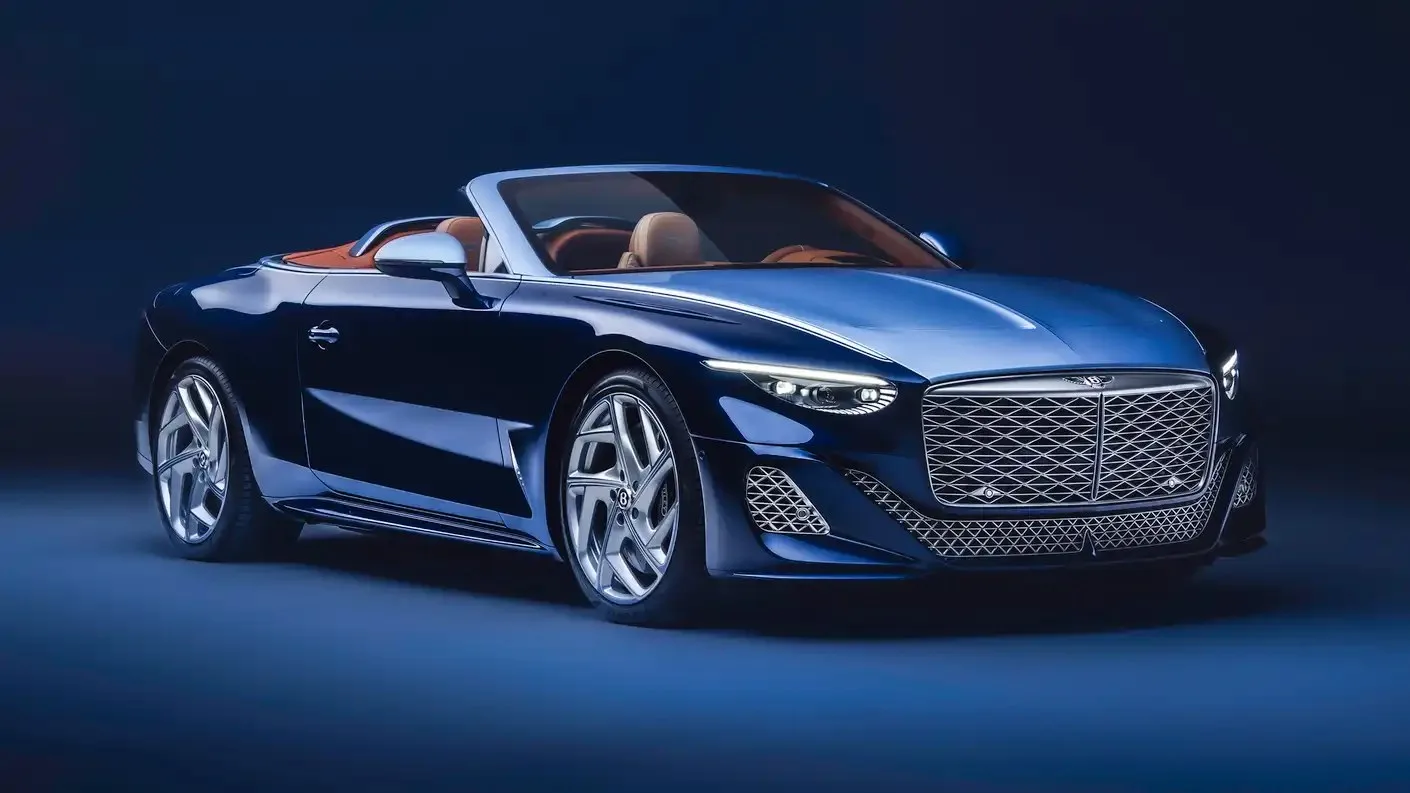 Bentley Batur Convertible front three-quarter
