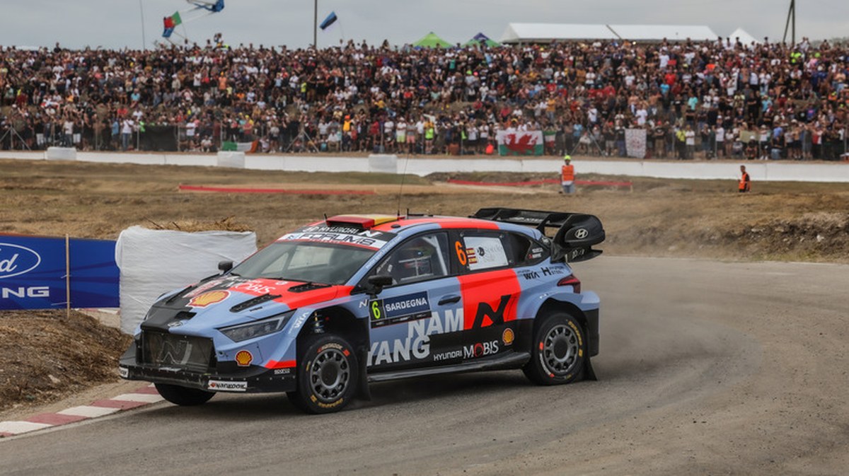 Which Automaker Should Join The NASCAR Cup Series?