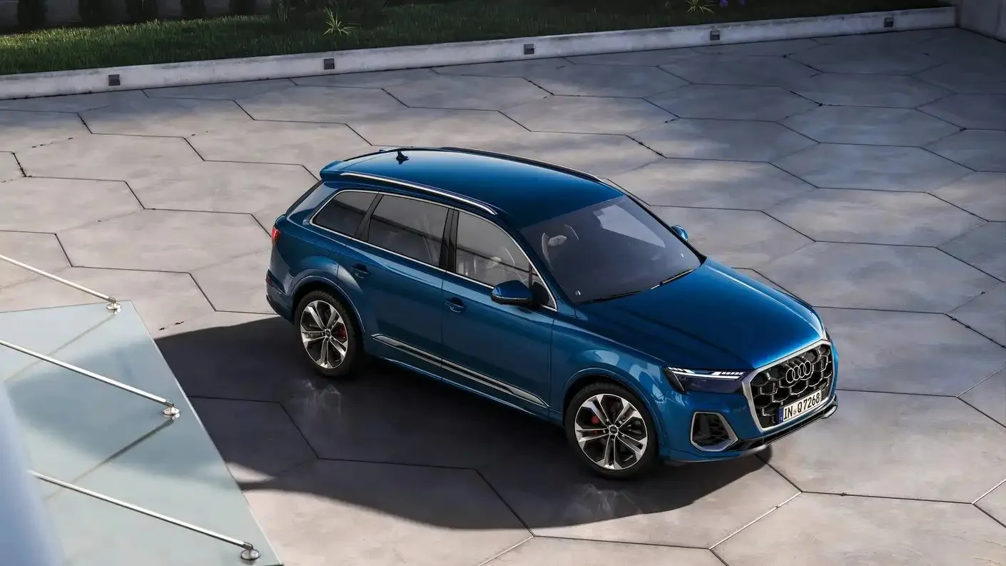 2026 Audi Q7 Front Angle View