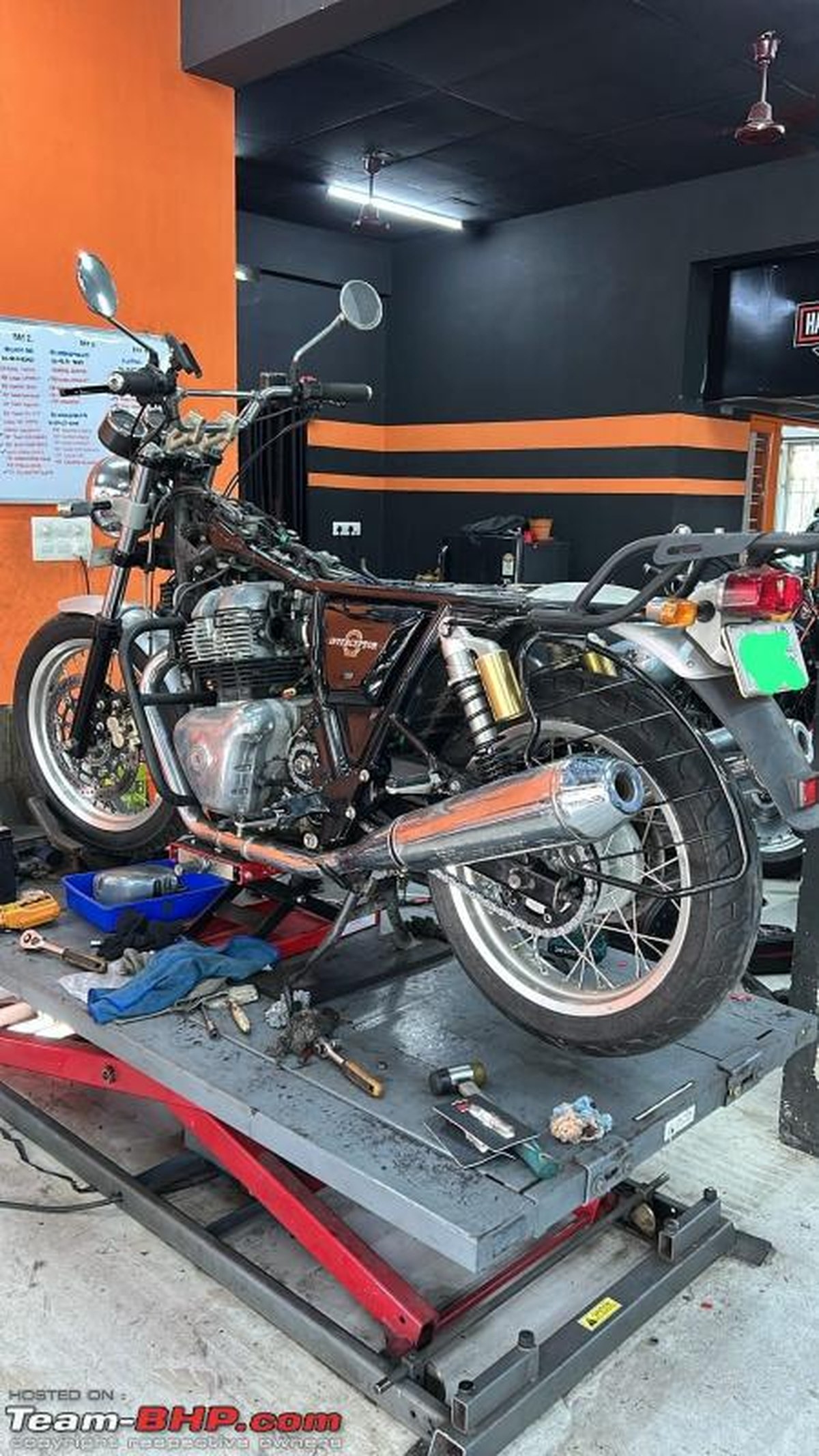 Royal Enfield Interceptor 650'nin 7 yıllık bakımı: Sahibi güvenilir bir tamirci arayışında V-Twin Ga