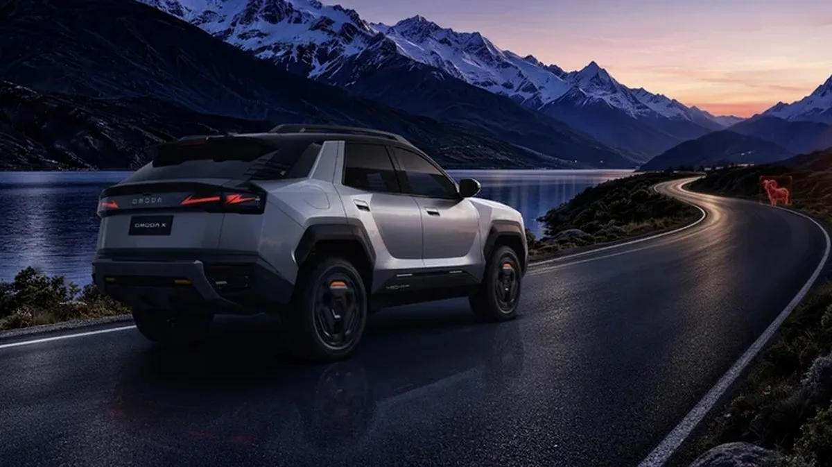The Omoda X driving next to a lake, with the infrared system detecting a wild animal.