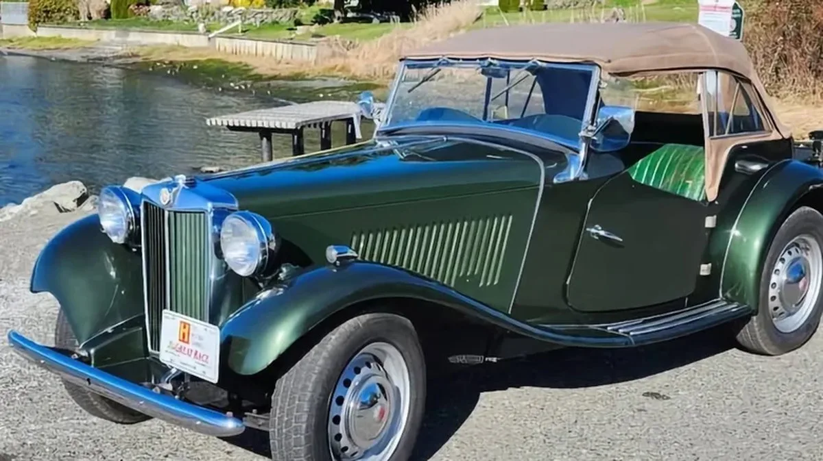 1953 MG TD front three-quarter image