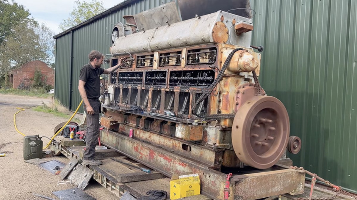 Watch A Pickup Truck Pull Start This 102.4-Liter Engine Like It's A Lawnmower