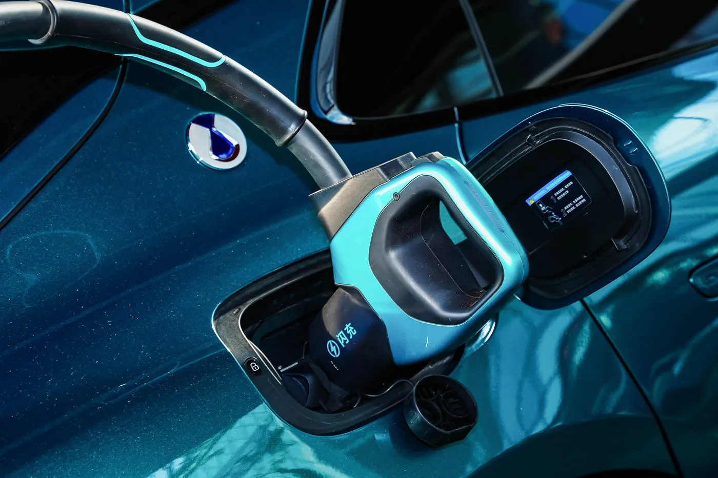 BYD'nin Flash Şarj Cihazları Gelecekte Petronas İstasyonlarına ve Otoyollarına Geliyor