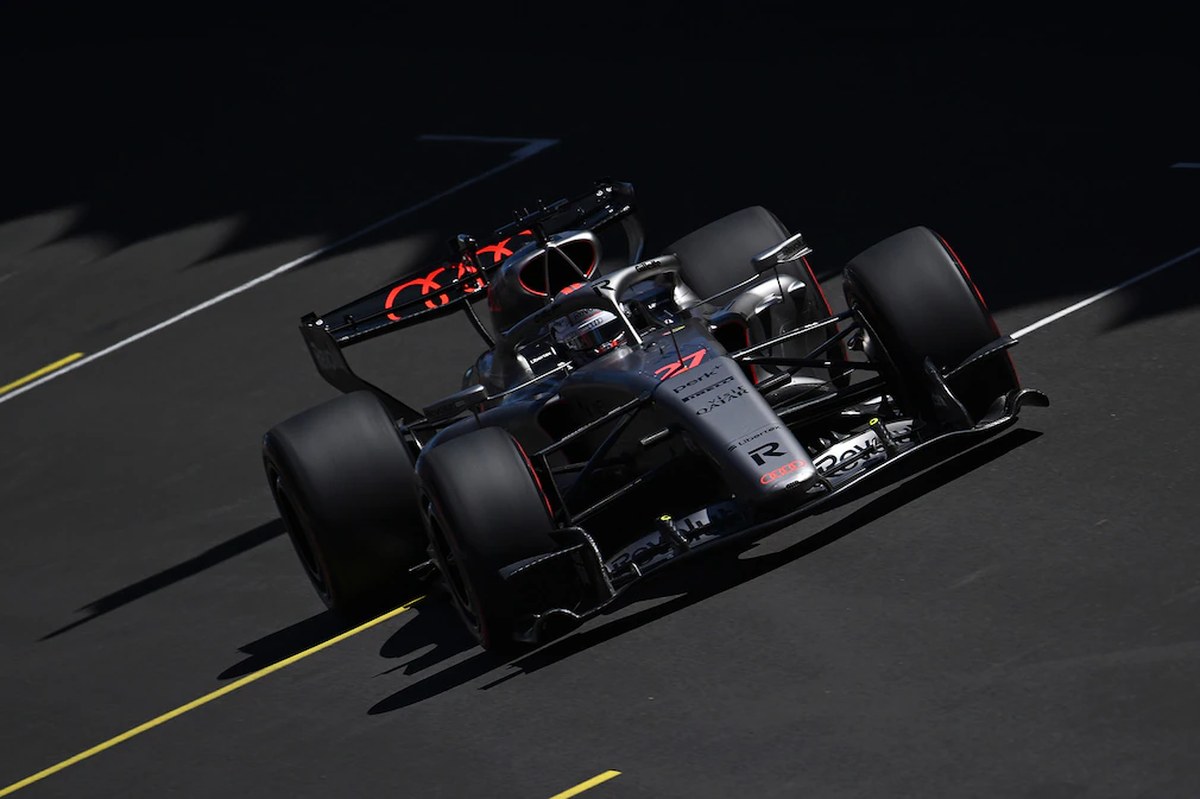 Madrid'de dramatik F1 açılışı: Antonelli sürpriz zafer kazanırken Norris kaybetmeyi göze aldığı kaza