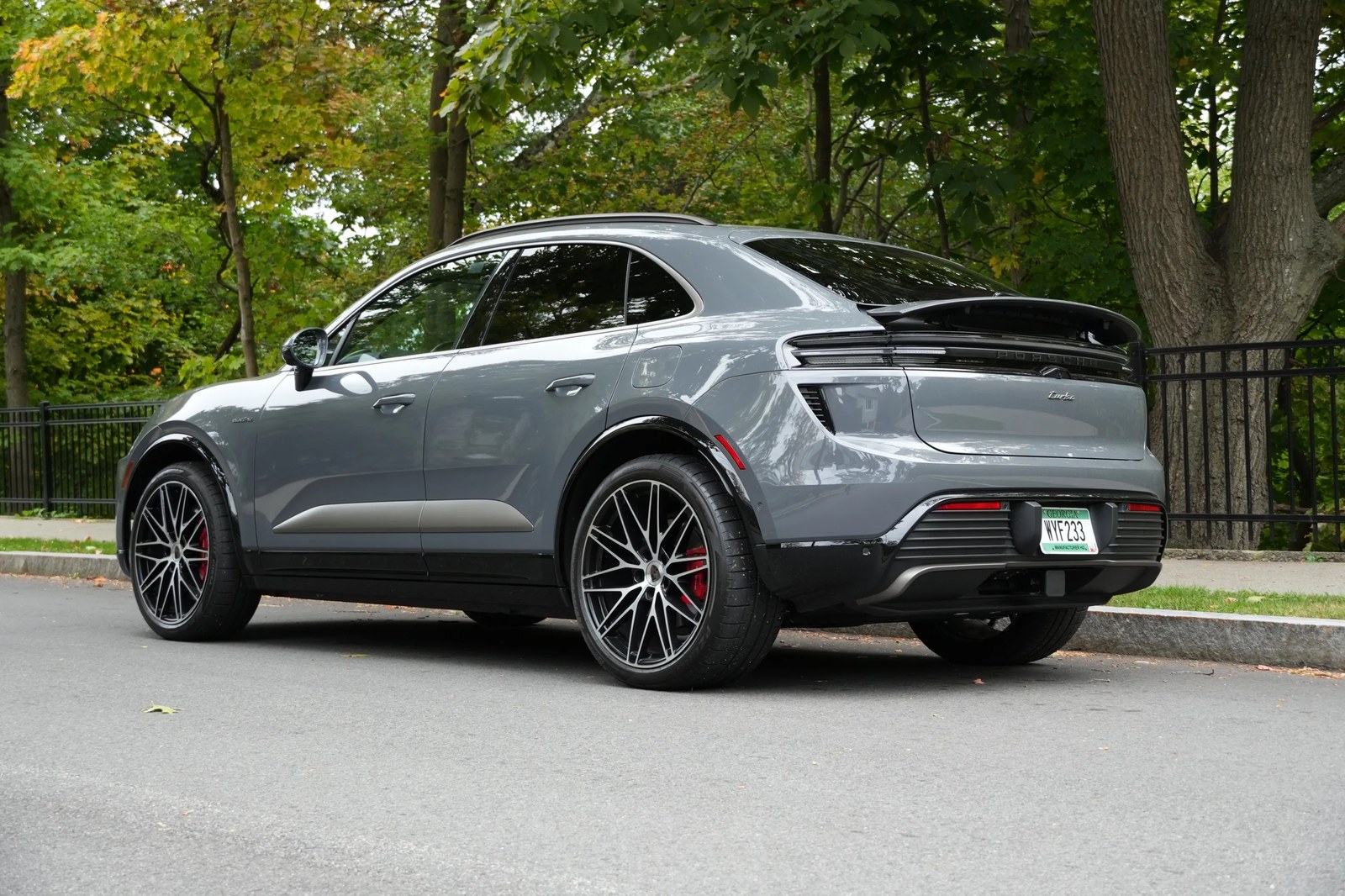THE DEPLOYABLE SPOILER IS A SPORTY DETAIL THAT HELPS KEEP THE CAR PLANTED AT HIGH SPEEDS.
IMAGE CREDITS:TIM DE CHANT