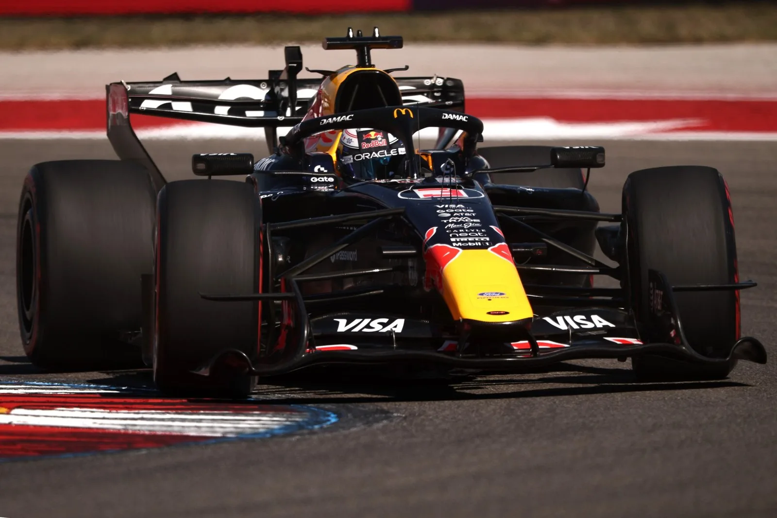 Leclerc, COTA'da FP1'te Verstappen'i son anda geçti