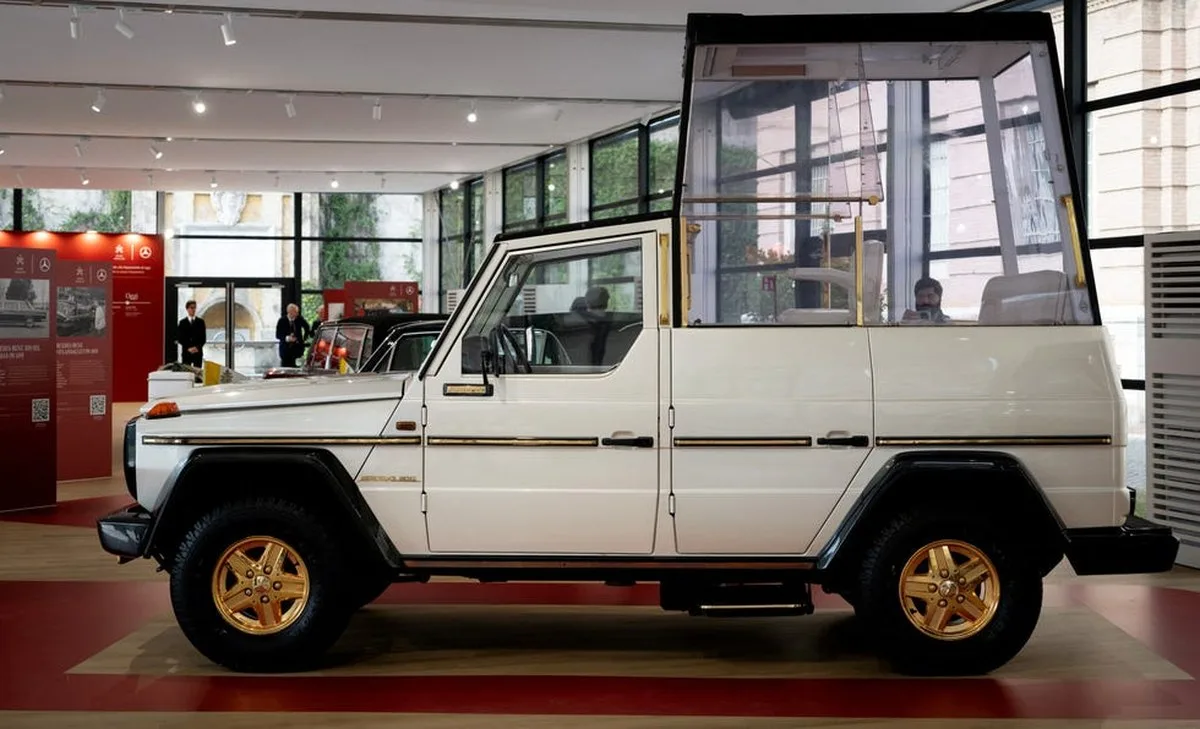 Mercedes-Benz 230 G Popemobile