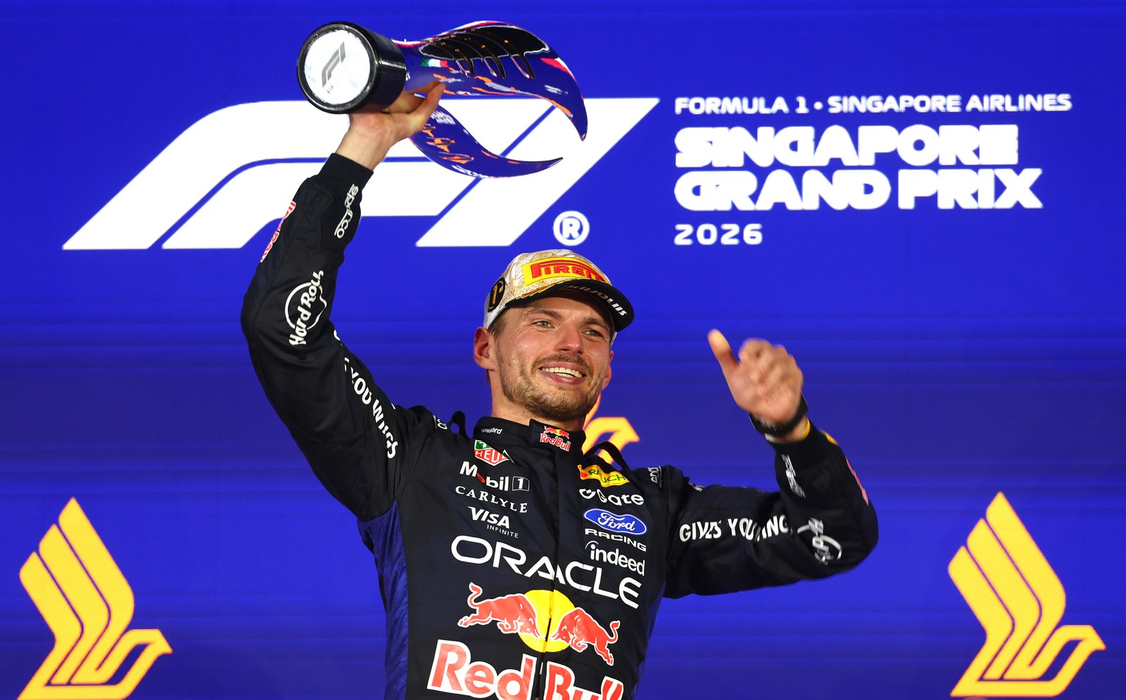 Verstappen, Singapur'daki 10 yıllık kurbanlığını bozdu: "Yılın sonuna kadar biraz daha eğlenebiliriz