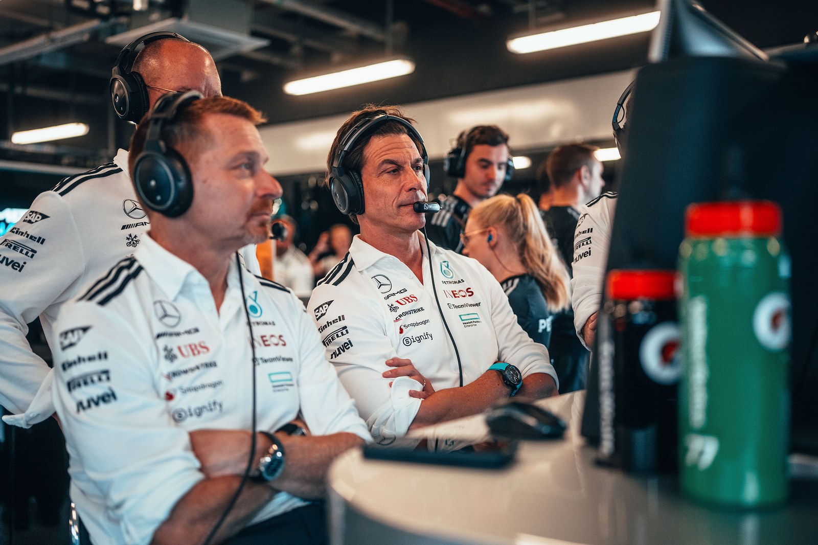 Mercedes hissedarları, Toto Wolff ve George Kurtz.