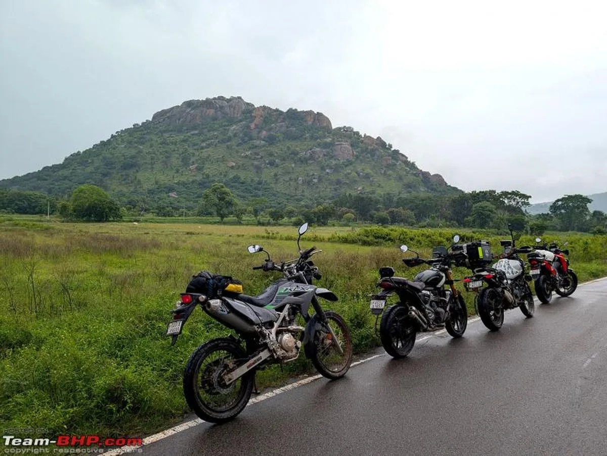 Monsoon Sürüşü: Kawasaki KLX 230 ile Dört Arkadaş, Yolları Yaran Bir Yolculuk