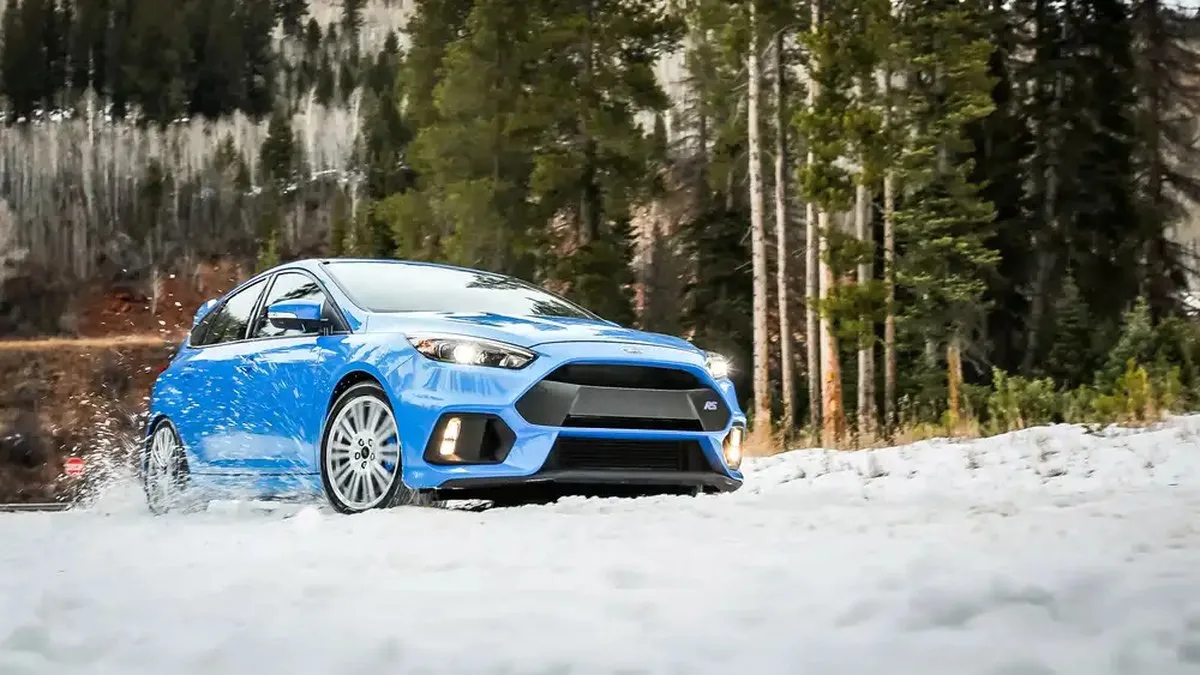 2017 Ford Focus RS front 3/4 low