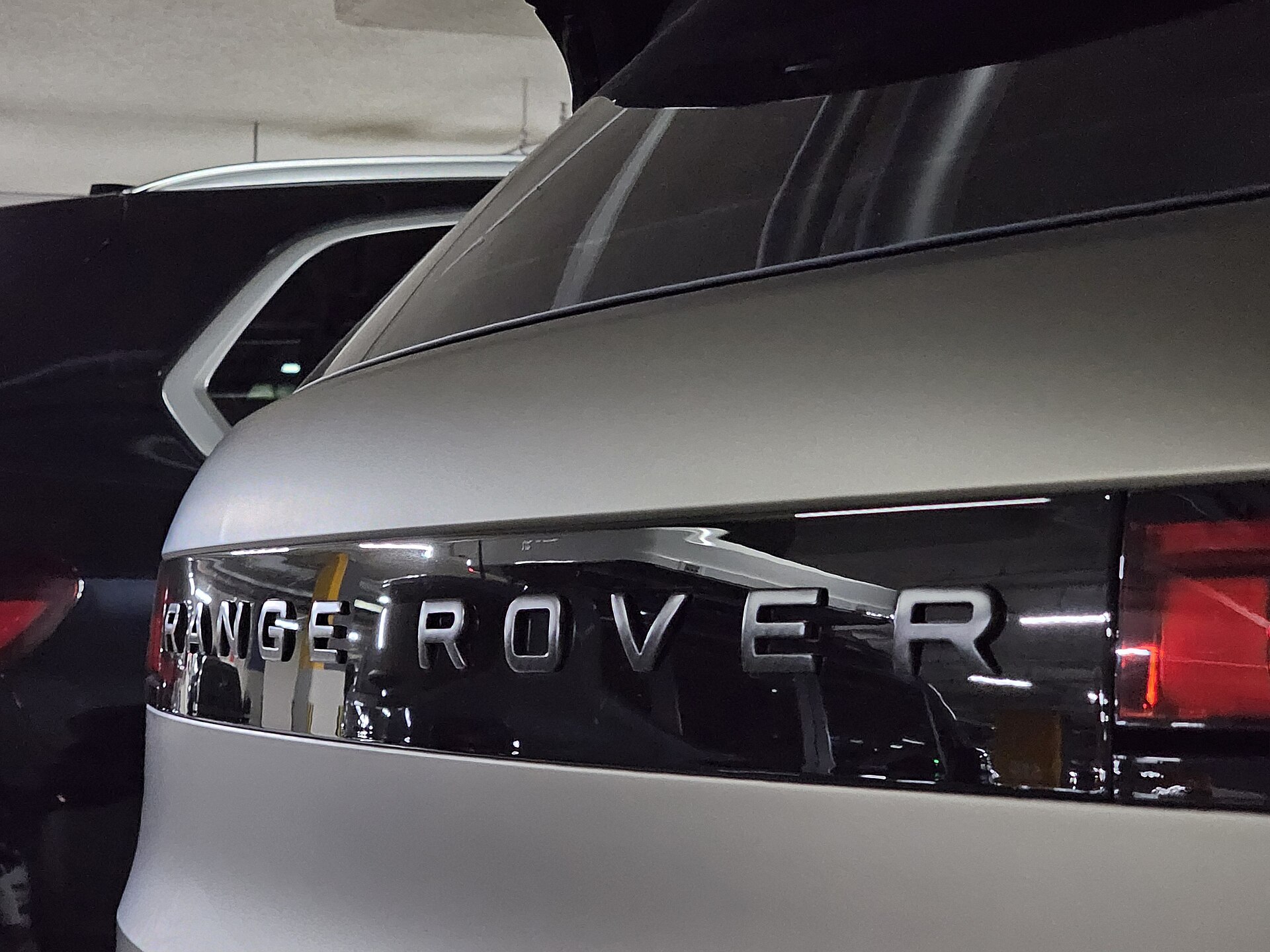 Range Rover SV 2024