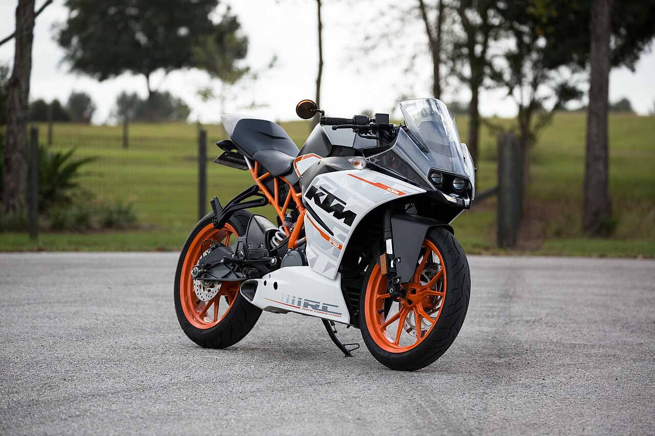 KTM RC390 Photo-1449426468159-d96dbf08f19f 2015
